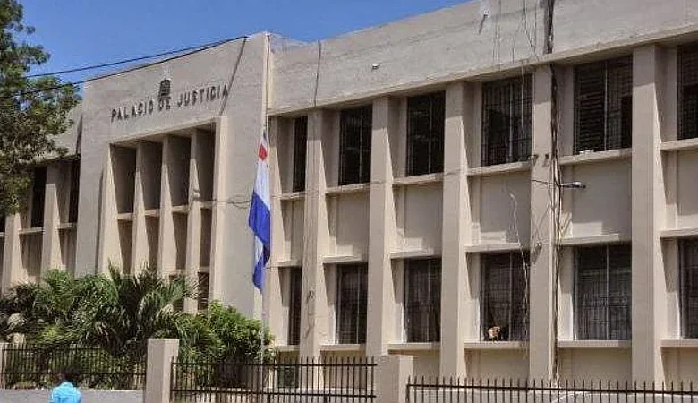 Justicia en Barahona: condenan a cinco años a hombre que amenazó con arma a su expareja