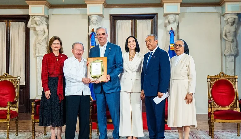 Ellis Pérez y sor Ciriaca Almonte reciben premios nacionales por su labor con los adultos mayores