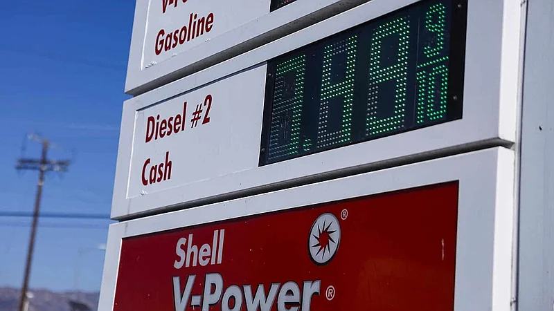 Nuevas normas de combustible en EE. UU. podrían encarecer viajes y afectar la economía dominicana