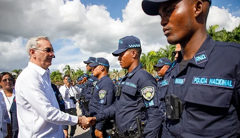 Nuevo modelo policial con 990 agentes llega a La Altagracia; reforma prevé 24 departamentos en 2026