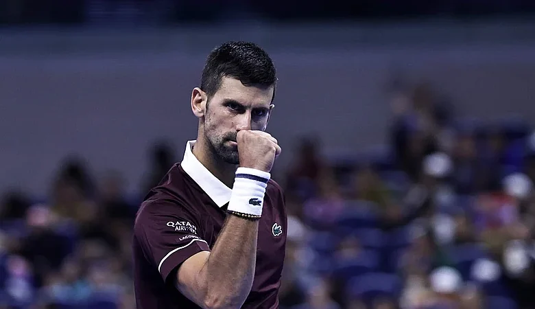 Djokovic sufre para vencer a Bu Yunchaokete en Pekín y avanza a cuartos