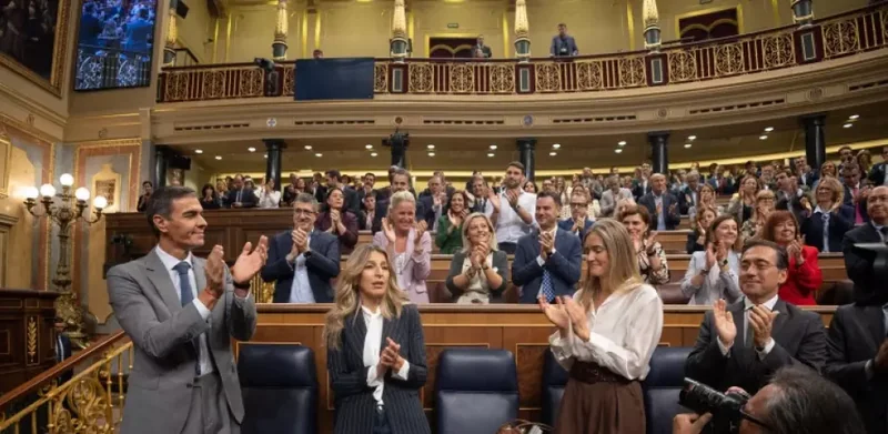 Parlamento español hunde plan de vivienda y Sánchez enfrenta presión electoral