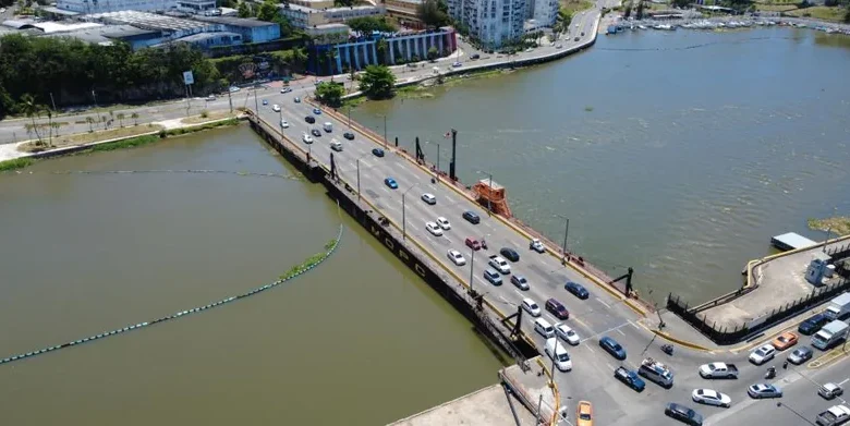 MOPC cierra puente Flotante este sábado de 10:00 a.m. a 12:00 m. por paso de embarcaciones