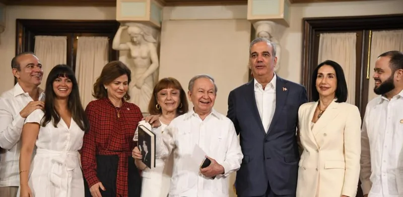 Ellis Pérez recibe Premio Adulto Mayor: una lección de preparación y servicio