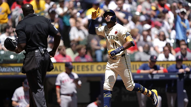 Chourio da victoria a Milwaukee 4-3 y San Diego queda al borde de la eliminación