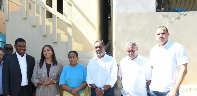 Mivhed entrega vivienda a hermanos Frías en barrio 27 de Febrero tras años de precariedad