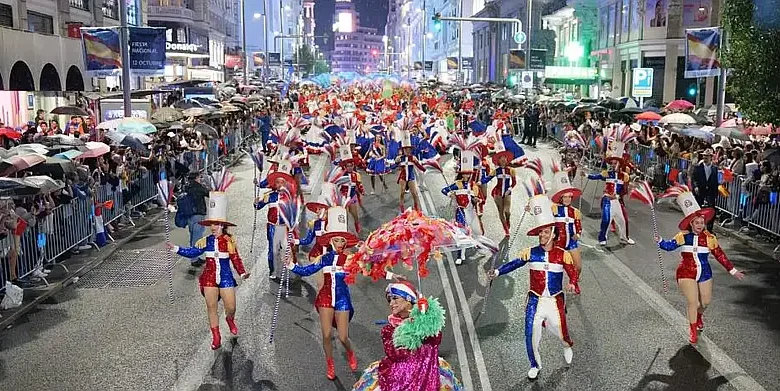 República Dominicana deslumbra en Madrid con 200 participantes en la Cabalgata de la Hispanidad 2026