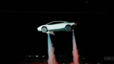 Tesla presenta un Roadster "volador" con propulsores de aire a alta presión: producción en 2028
