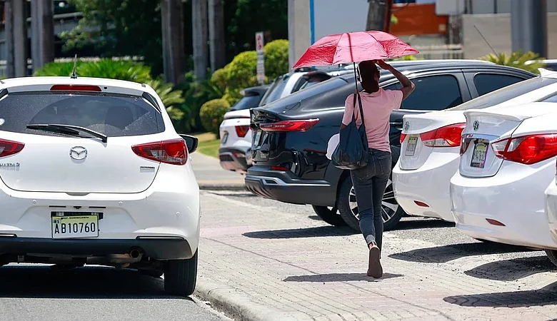 Indomet advierte calor de hasta 35 °C este sábado y lluvias dispersas en Barahona y Azua