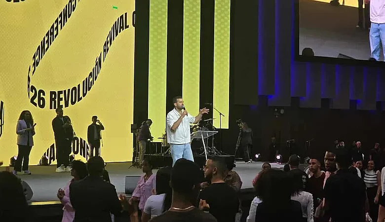 Pastor Bogaert: acompañar a los jóvenes es clave ante ansiedad y desempleo