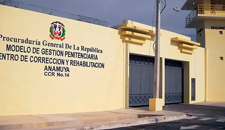 Prisión preventiva para tres implicados en estafa financiera en La Romana