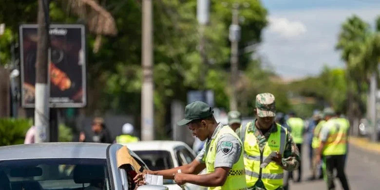 INTRANT y DIGESETT detienen 15 vehículos por transporte irregular en el Distrito Nacional