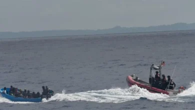 Guardia Costera de Puerto Rico repatria a 63 dominicanos y haitianos tras interceptar yola en el Canal de la Mona