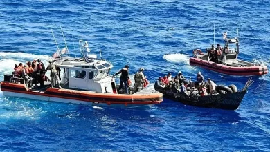 Guardia Costera de EE.UU. repatria a 63 dominicanos y haitianos tras interceptar yola en el Canal de la Mona