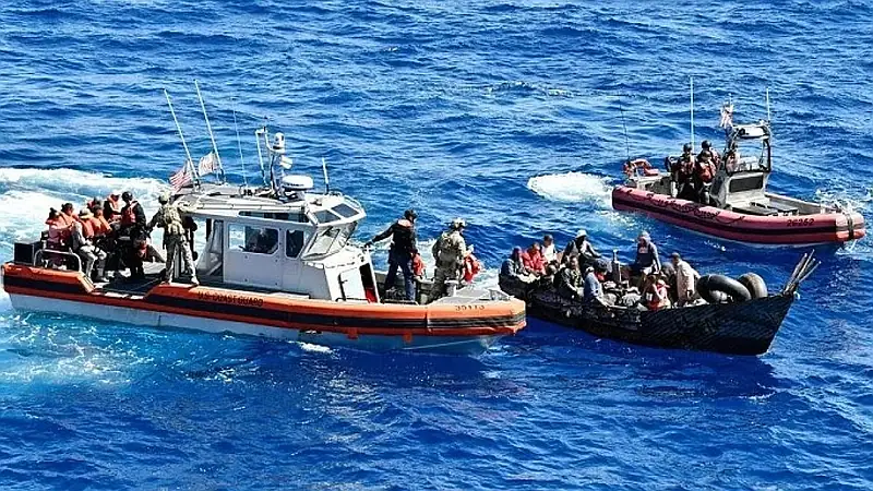 Guardia Costera de EE.UU. repatria a 63 dominicanos y haitianos tras interceptar yola en el Canal de la Mona