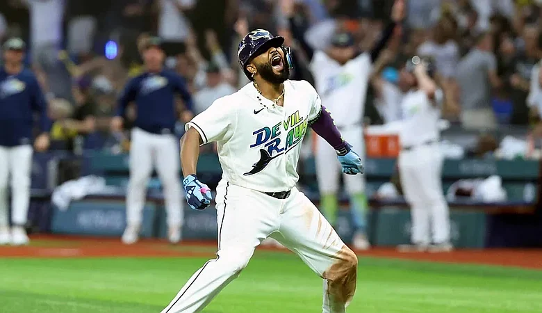 Junior Caminero, de 23 años, gana el premio Juan Marichal al mejor dominicano en la MLB