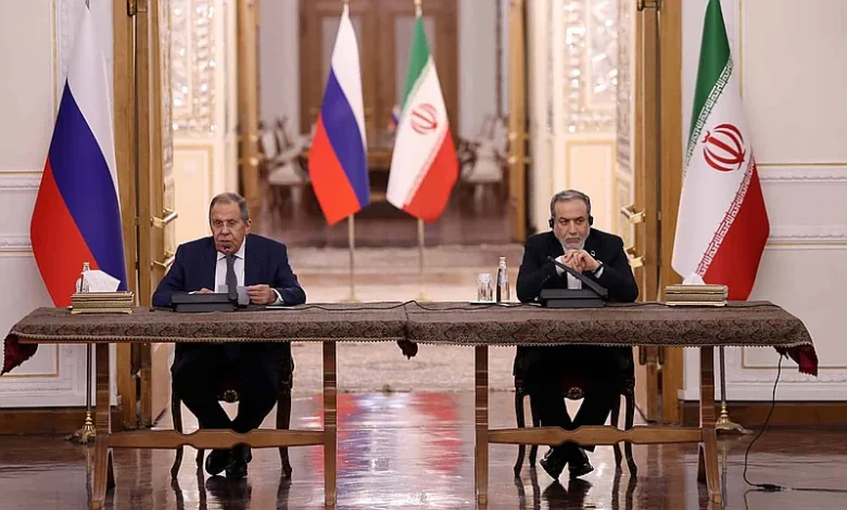 Rusia y EE. UU. negocian diésel mientras Moscú media en Oriente Medio: ¿qué implica para los combustibles?