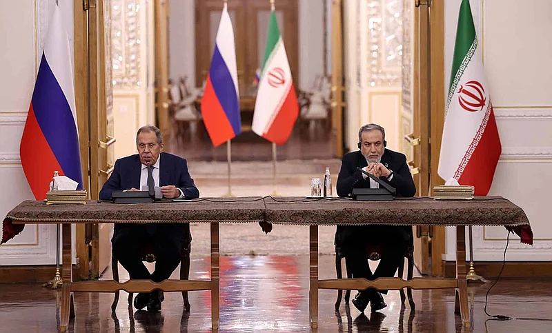 Rusia y EE. UU. negocian diésel mientras Moscú media en Oriente Medio: ¿qué implica para los combustibles?