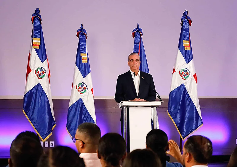 Abinader: empresas chinas también deben cumplir la ley; DGII realiza 40 auditorías