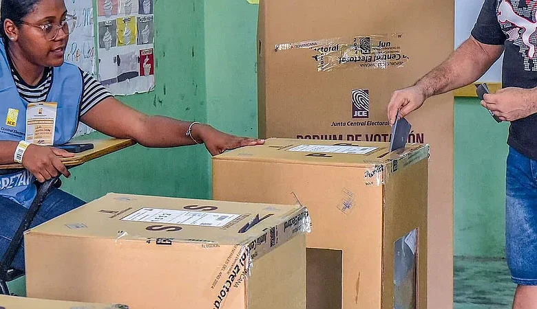 Encuesta revela aumento de dominicanos que no votarían y desinterés partidario