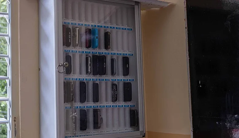 Protocolos en colegios facilitan adaptación a regulación de celulares en inicio escolar