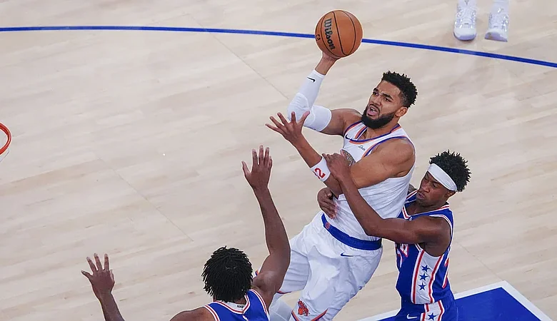Lebrón debuta con los Sixers y arruina la fiesta de los Knicks en el Madison