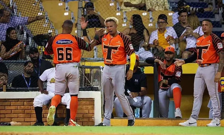 Toros conectan tres jonrones y vencen 7-4 a las Águilas en La Romana