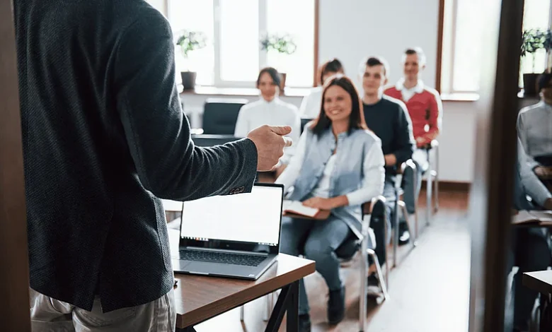Becas para futuros maestros: solo 400 de 89,021 en 2025, la cifra más baja del período