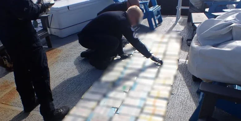 Guardia Costera de EE.UU. intercepta lancha con 489 libras de cocaína; dos dominicanos detenidos