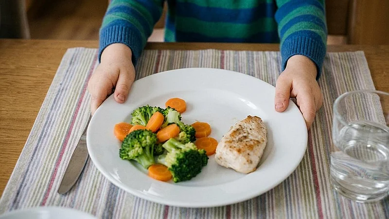 Nutrióloga advierte: obligar a los niños a terminar la comida afecta sus señales de hambre