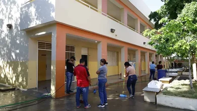 Lluvias suspenden docencia en Santiago: 724 estudiantes afectados y llamado a solucionar drenajes