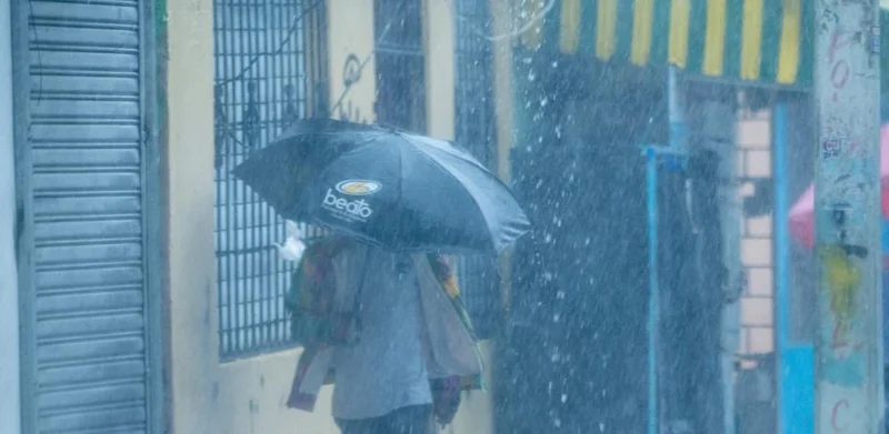 Calor y aguaceros este miércoles: alerta por inundaciones en cinco provincias