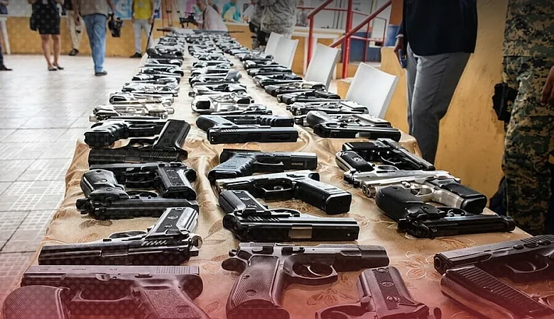 Espinosa propone penas de hasta 30 años por contrabando de armas hacia Haití