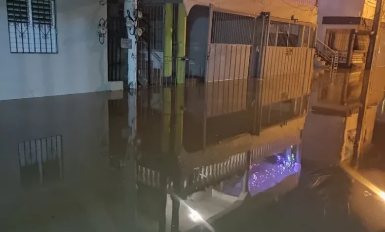 Lluvias dejan 150 viviendas afectadas en Santiago; Barahona entre las provincias en alerta verde