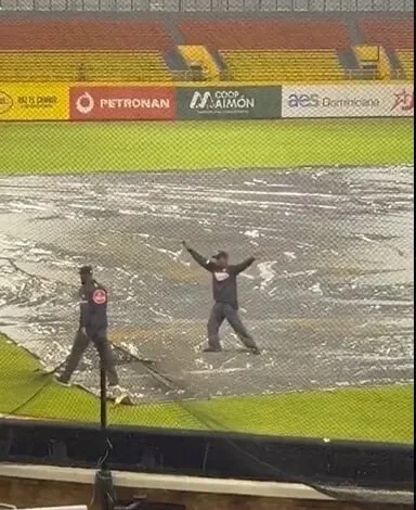 Lluvias suspenden partido Estrellas-Águilas en Santiago; primer aplazamiento del torneo 2026-2027