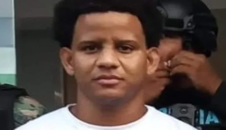 Deportado desde EE. UU. el dominicano Bryan Rafael Gómez, buscado por homicidio en Villa Consuelo