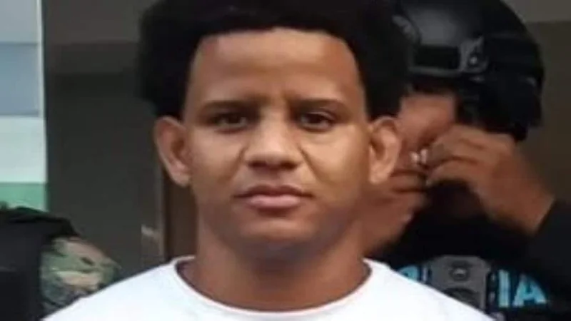 Deportado desde EE. UU. el dominicano Bryan Rafael Gómez, buscado por homicidio en Villa Consuelo