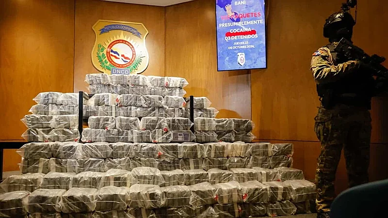 DNCD ocupa 555 paquetes de presunta cocaína en Baní y detiene a tres dominicanos