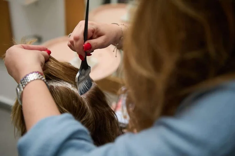 Lo que debe saber: UE prohíbe 15 químicos en cosméticos que aún se venden en EE. UU.