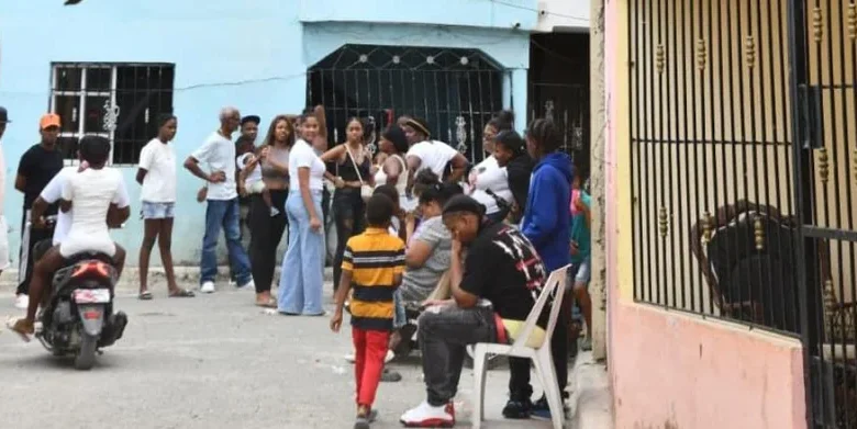 Familiares de los mellizos abatidos en Santo Domingo Este exigen a Inacif la entrega de los cuerpos