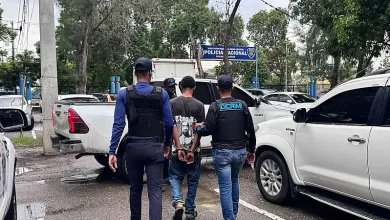 Adolescente de 17 años se entrega por muerte de sargento policial en Santiago; otro implicado es buscado