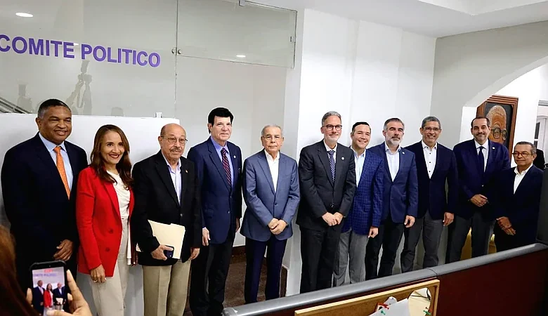 AIRD y PLD abordan temas económicos y sociales en reunión encabezada por Danilo Medina