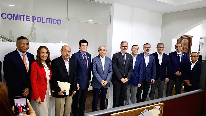 AIRD y PLD abordan temas económicos y sociales en reunión encabezada por Danilo Medina