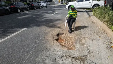 Hoyo en Roberto Pastoriza: peligro para conductores y transeúntes