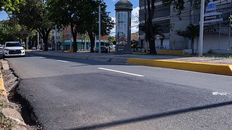 Respuesta a reclamos ciudadanos: Obras Públicas y Alcaldía del DN corrigen hoyos y fugas de agua
