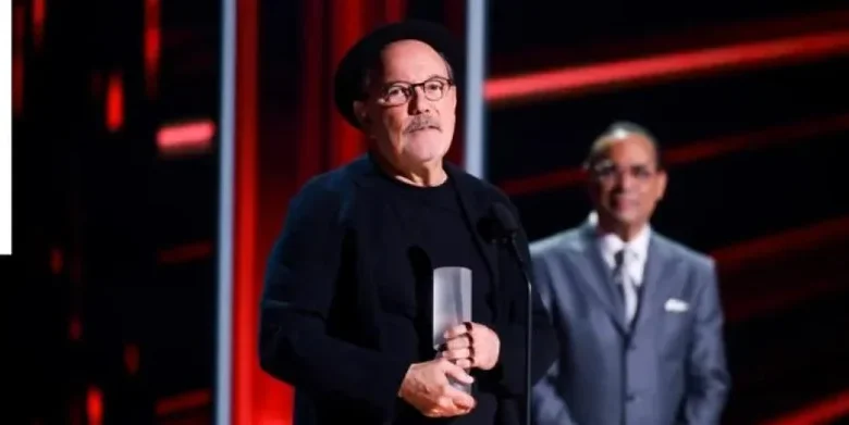 Rubén Blades recibe Premio Billboard Ícono y dedica honor a artistas latinoamericanos