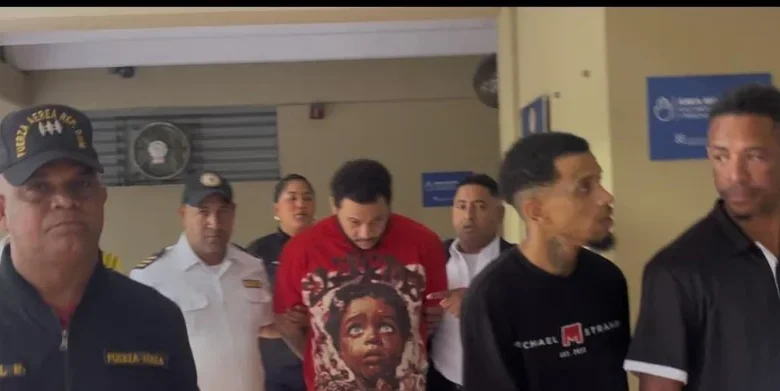 Justicia aplaza coerción contra "Macho" por muerte de chofer en Santiago: defensa necesita conocer expediente