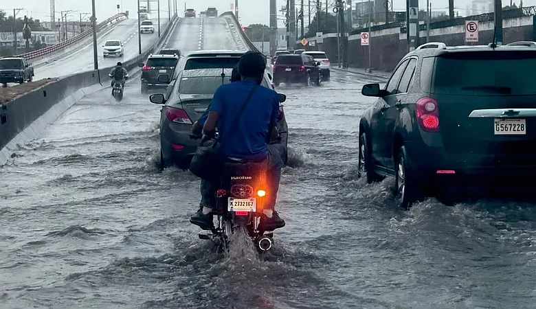 COE alerta verde en cinco provincias y el Distrito Nacional por vaguada: recomendaciones para evitar riesgos