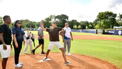 Propietarios de los Padres de San Diego visitan el Premundial sub-18 en República Dominicana