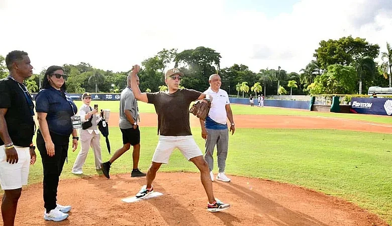Propietarios de los Padres de San Diego visitan el Premundial sub-18 en República Dominicana